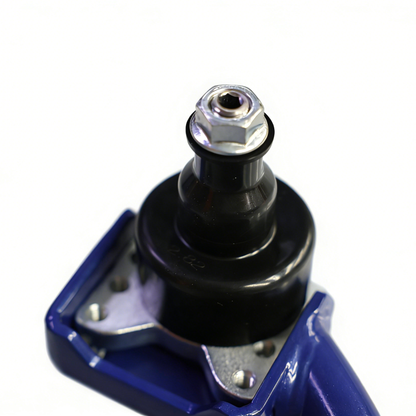 Porsche Cayenne 955/957 Gen 1 (2002–2010) tubular upper control arms – ball joint and bushing detail