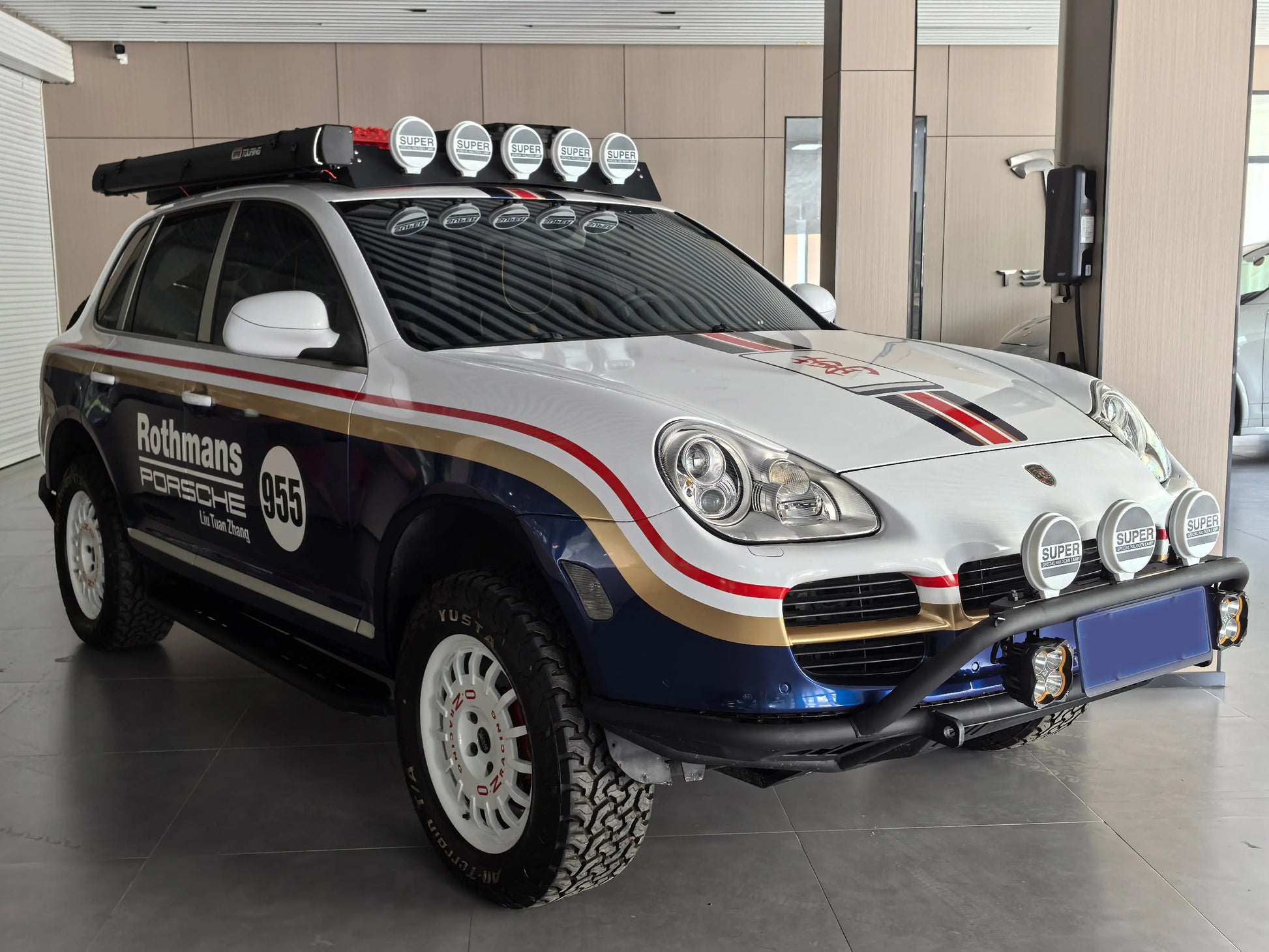 Porsche Cayenne 955 off-road front bumper (2002–2007) — grille and light bar mounting area detail