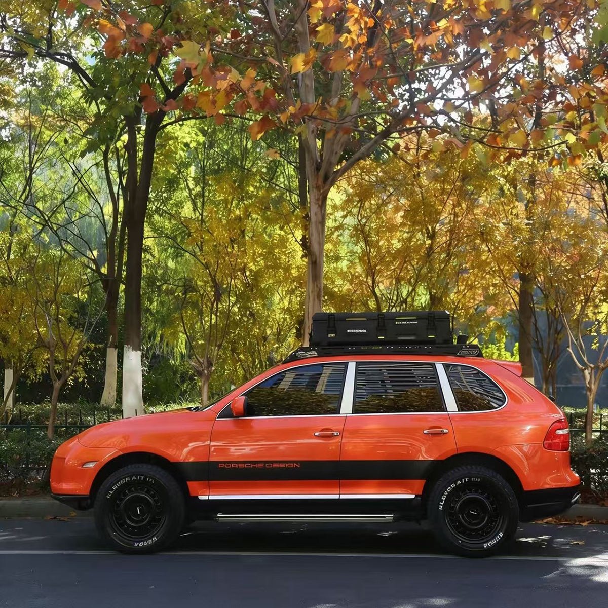 Porsche Cayenne 955/957 Gen 1 (2002–2010) modular roof rack – side profile on vehicle