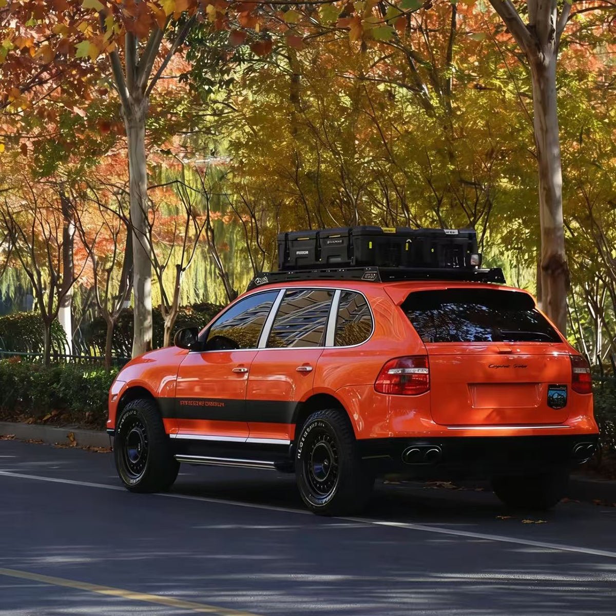 Porsche Cayenne 955/957 Gen 1 (2002–2010) modular roof rack – rail mounting bracket detail