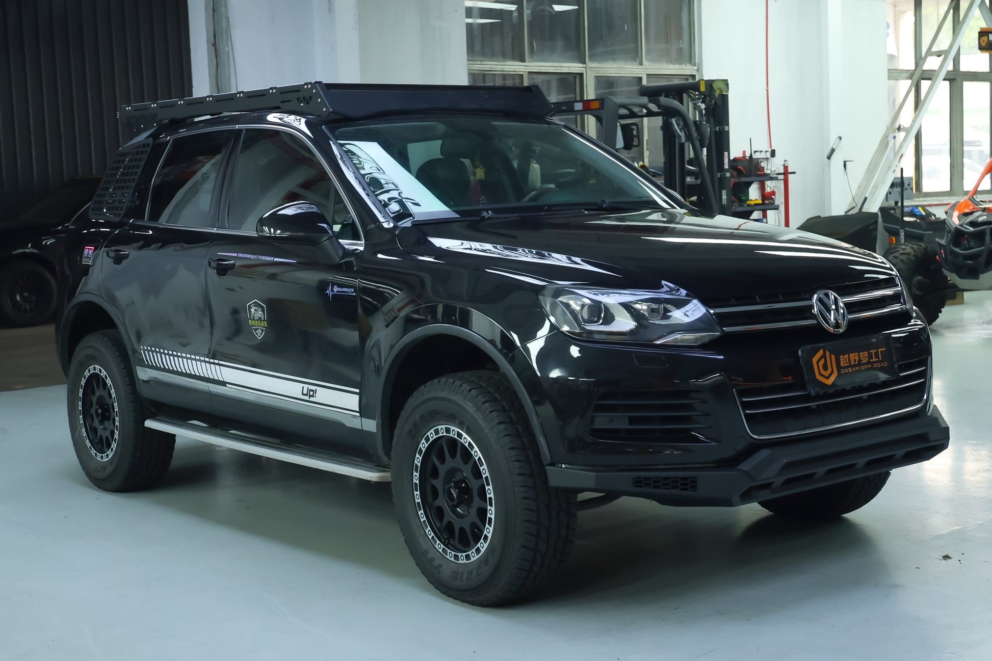 VW Touareg 2nd Gen Off-Road Steel Front Bumper with Winch Mount (2011–2017) - OverlandtrekFront BumperOverlandtrekOT-TRG2-FB-WMVW Touareg Gen 2 front bumper installed on vehicle